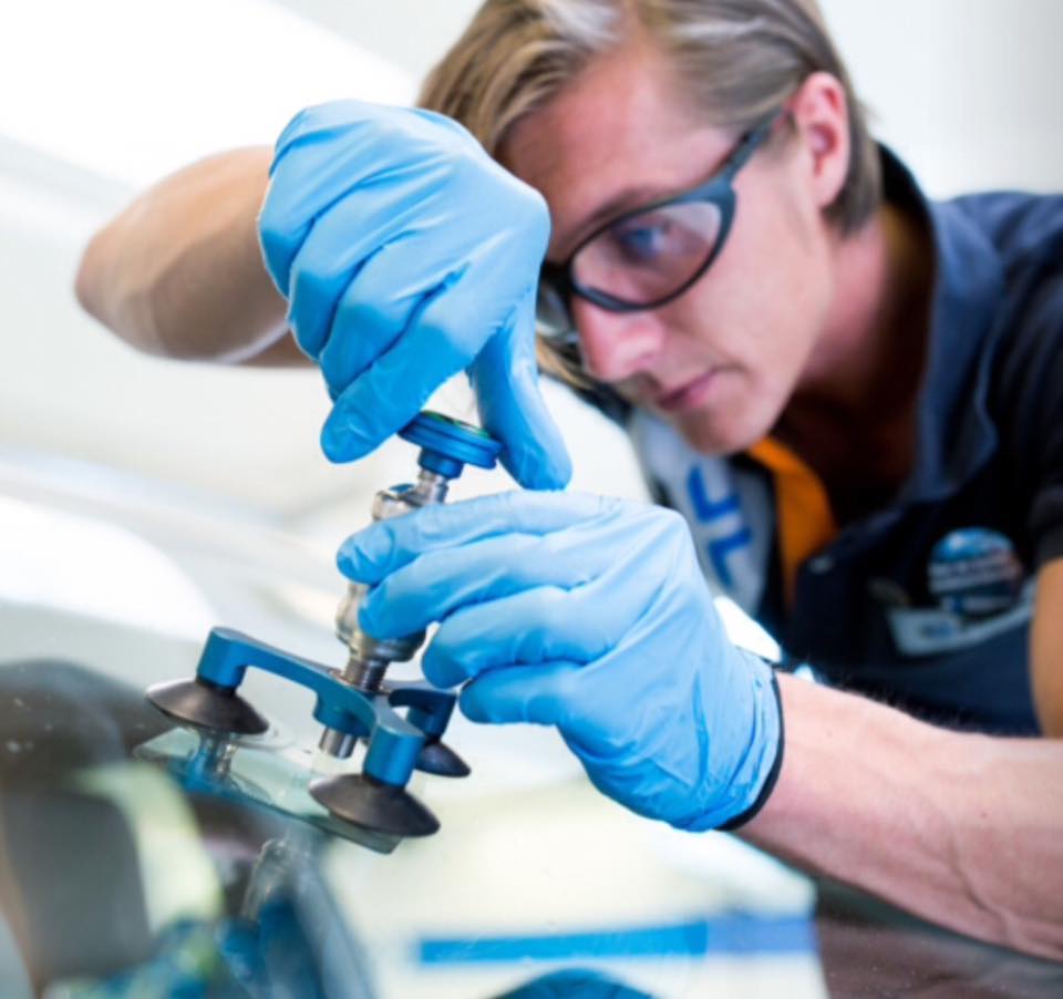 Ontwikkeling van geavanceerde Dyna-systemen voor Glass Repair Systems
